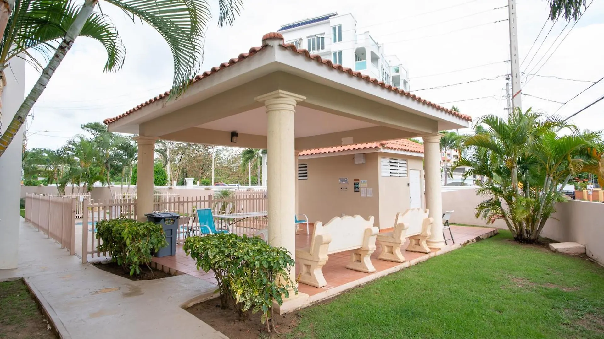 Costa Ensenada Penthouse 505 Across The Street From Balneario Beach Rincon